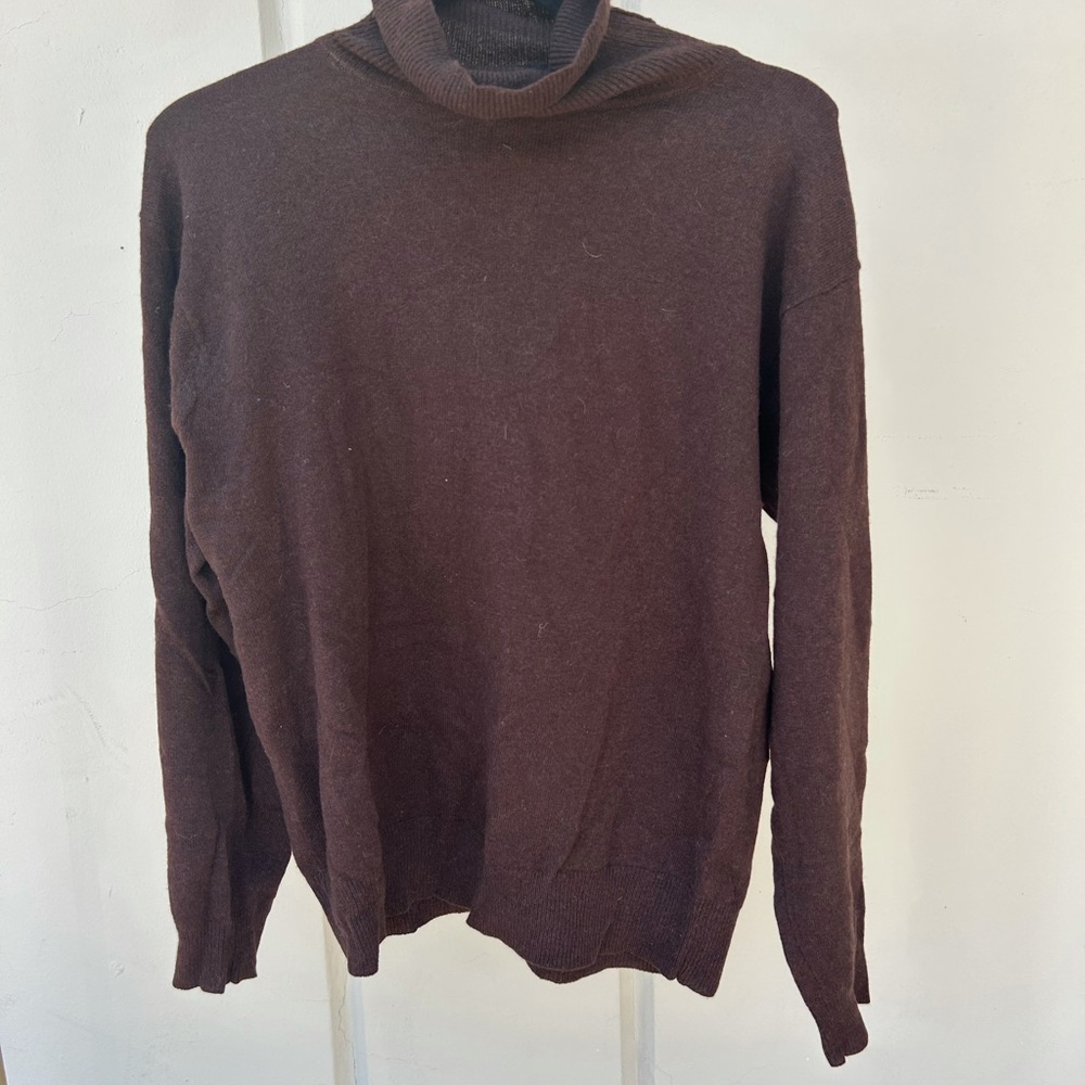 Brown cashmere turtle neck sweater size M